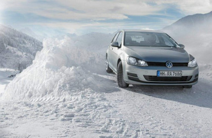 Ledovka na českých silnicích: Jak ji poznat, jak na ní řídit a proč je „černý led“ největší past