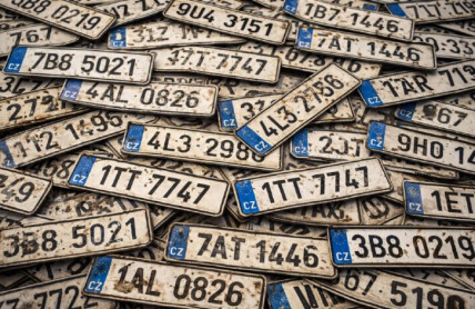 Stát začne skartovat SPZ v depozitu. Jak svou „okresku“ zachránit?