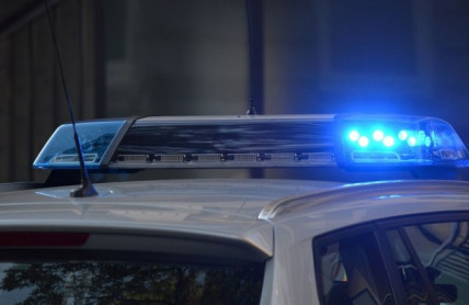 Umíte správně reagovat na auto s majákem? Řidiči pořád dělají stejné chyby