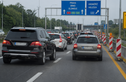 Kolony si děláte sami. Většina SUV porušuje zákon v levém pruhu a hrozí pokuta