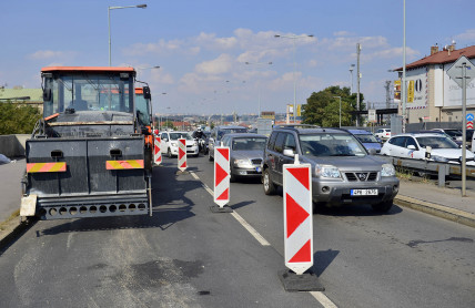 Připravte se na zdržení a kolony. Začínají letní opravy za 8 miliard korun
